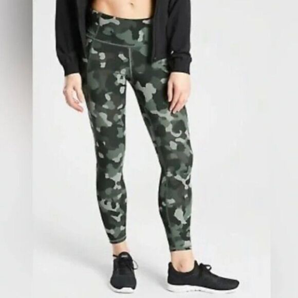 ATHLETA Lightning Camo 7/8 Tight Green Camo Size Medium - Picture 1 of 9